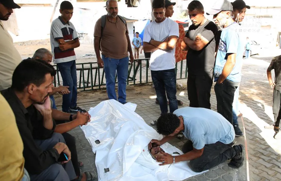 شهيد بقصف للاحتلال على منزل وخيمة للنازحين في قطاع غزة